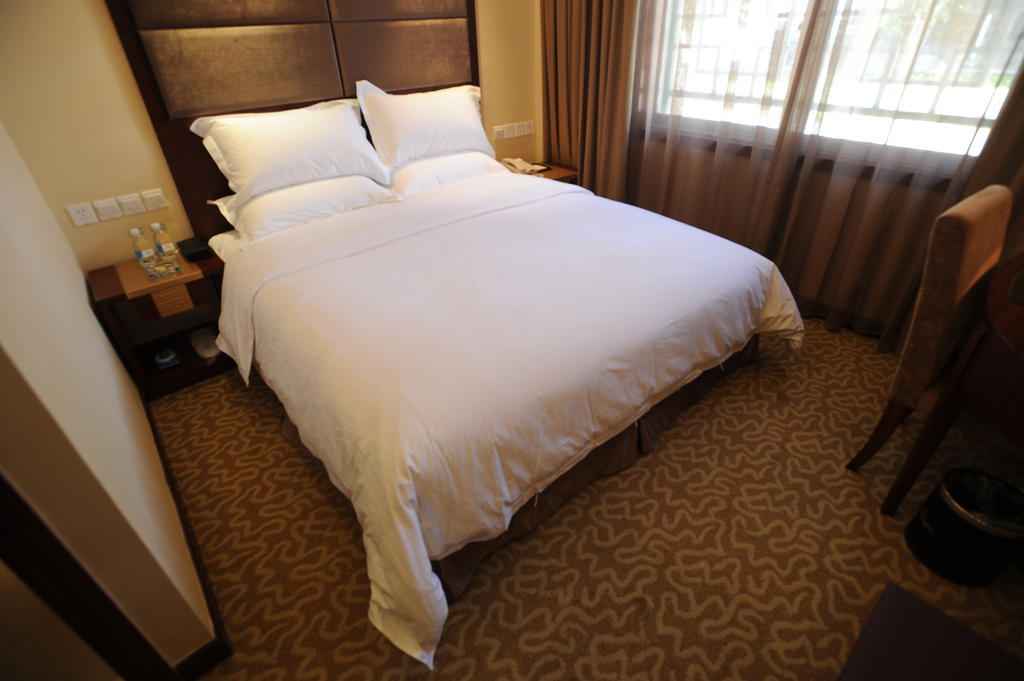 Wanrun International Resort Hotel In Tibet Xigaze Room photo